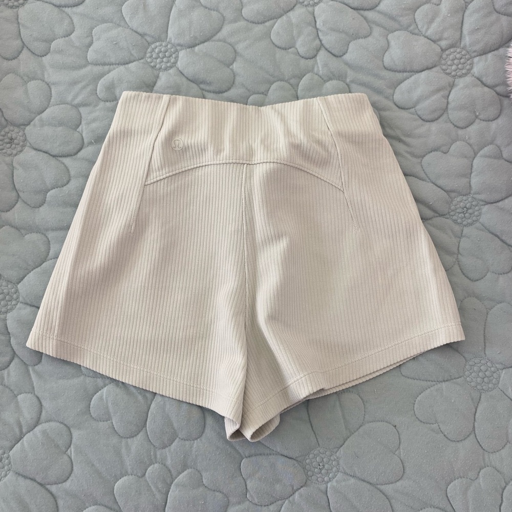 Lululemon Ribbed Softstreme High-Rise Shorts in Bone Size 2